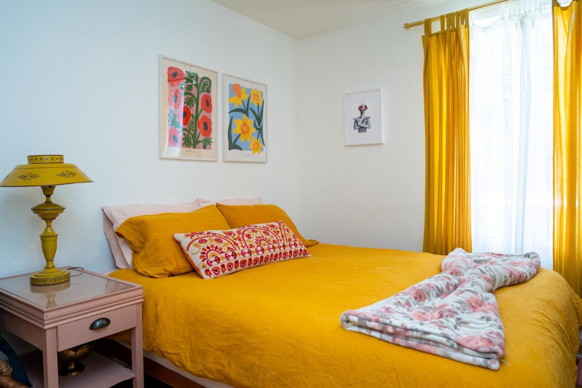 Stylish, Artsy Bungalow Central Eastside Austin Exteriör bild