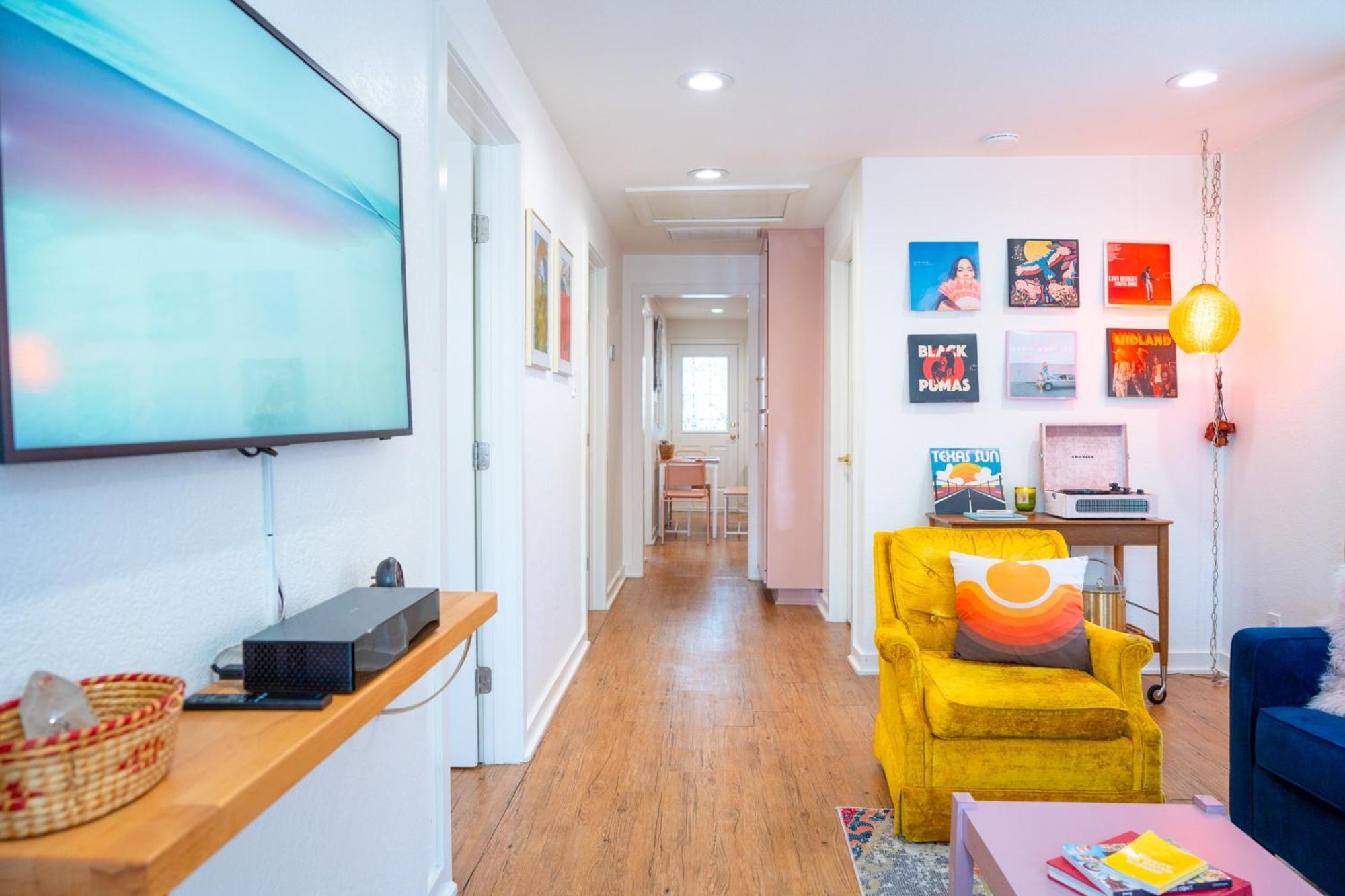 Stylish, Artsy Bungalow Central Eastside Austin Exteriör bild