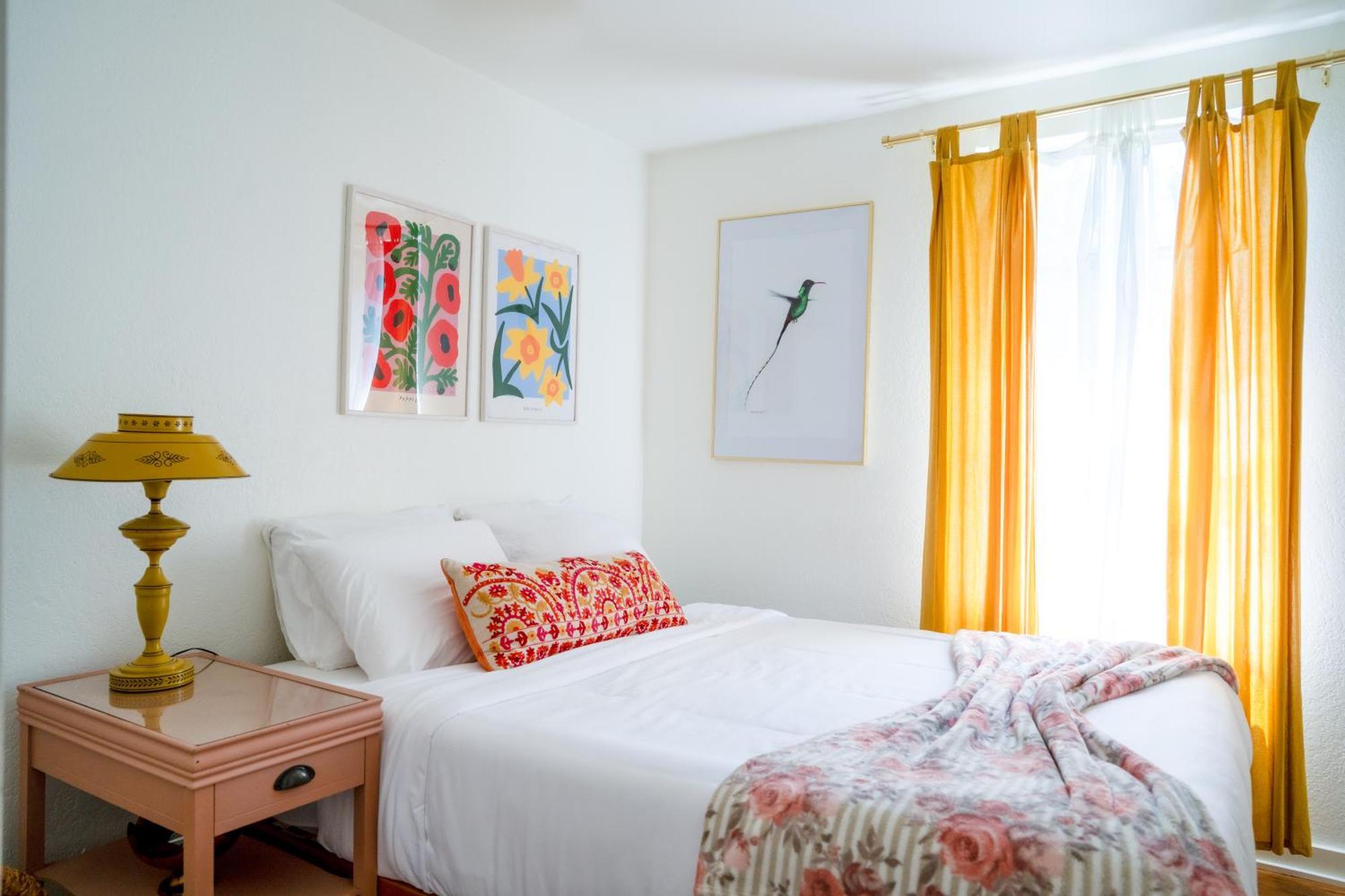 Stylish, Artsy Bungalow Central Eastside Austin Exteriör bild