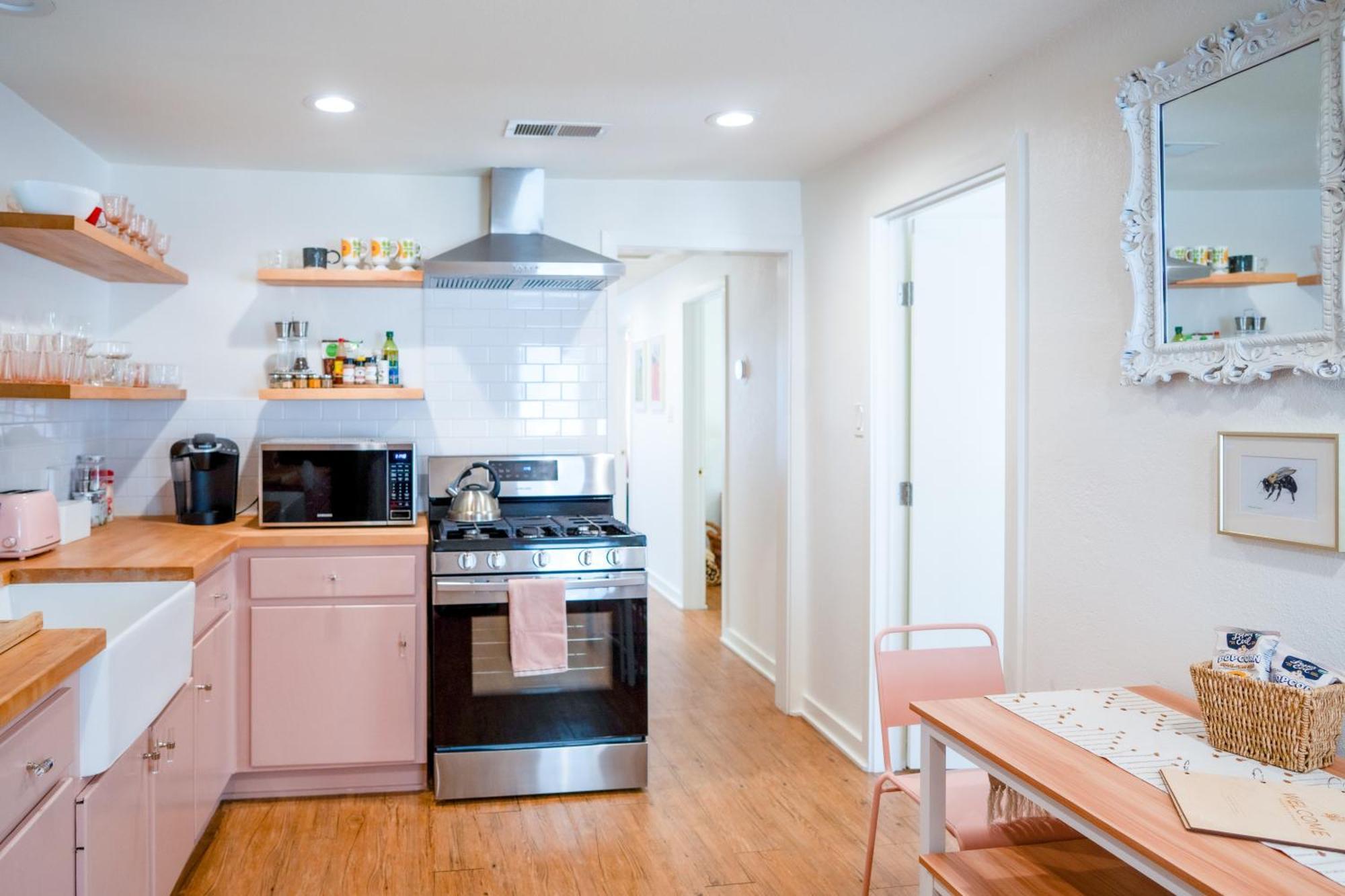 Stylish, Artsy Bungalow Central Eastside Austin Exteriör bild