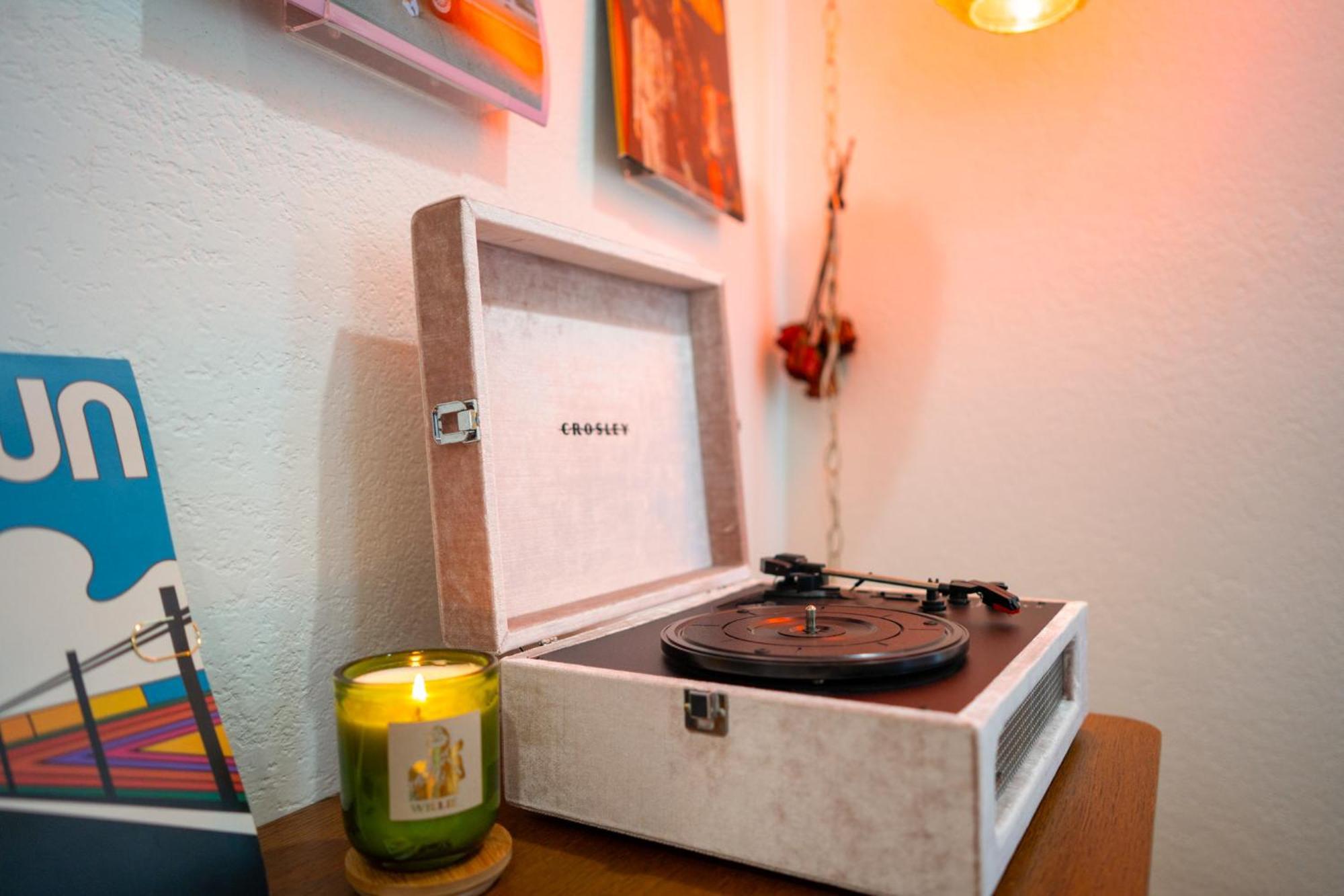 Stylish, Artsy Bungalow Central Eastside Austin Exteriör bild