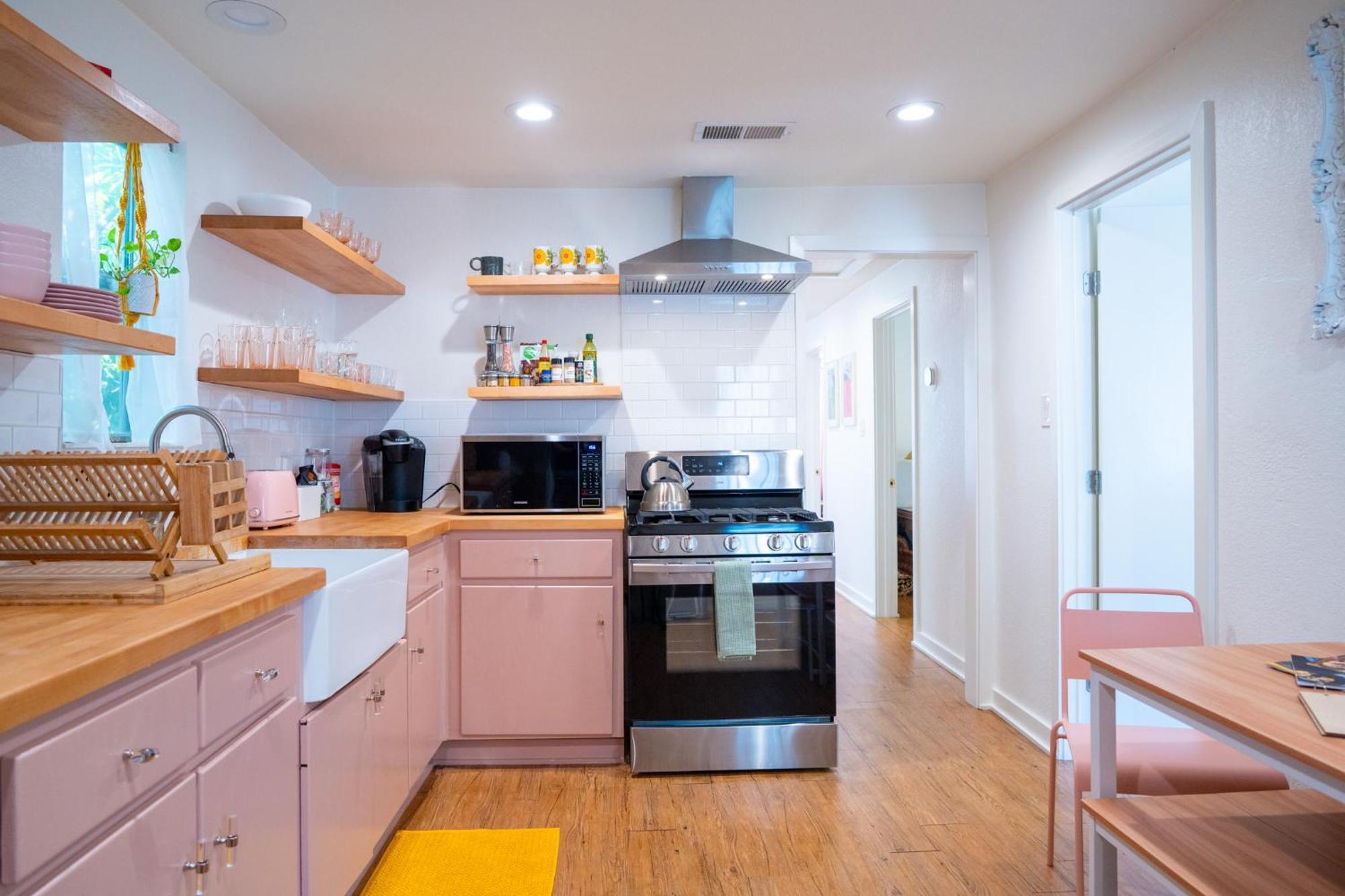 Stylish, Artsy Bungalow Central Eastside Austin Exteriör bild