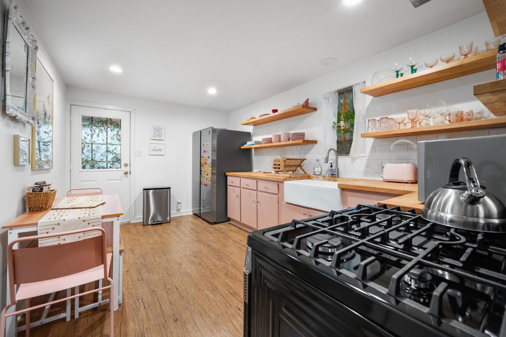 Stylish, Artsy Bungalow Central Eastside Austin Exteriör bild