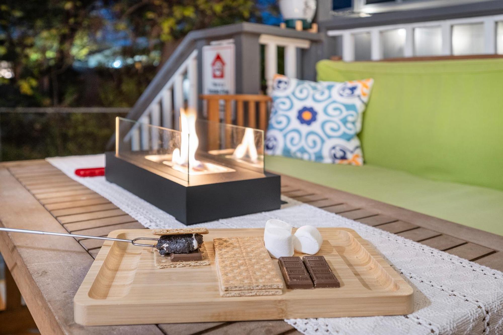 Stylish, Artsy Bungalow Central Eastside Austin Exteriör bild