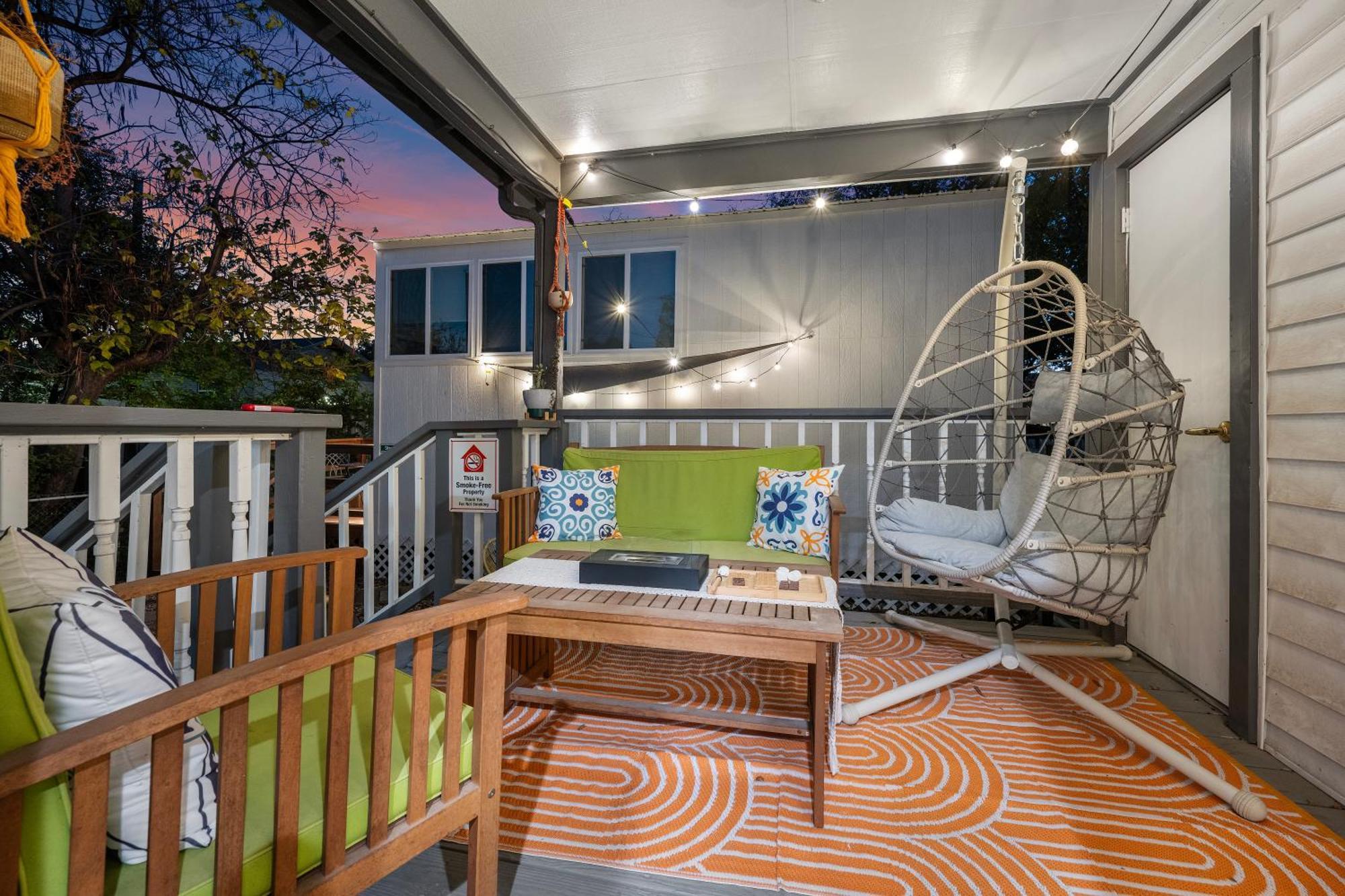 Stylish, Artsy Bungalow Central Eastside Austin Exteriör bild
