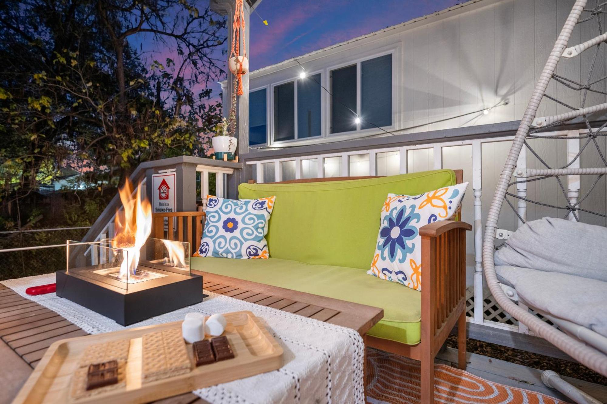 Stylish, Artsy Bungalow Central Eastside Austin Exteriör bild